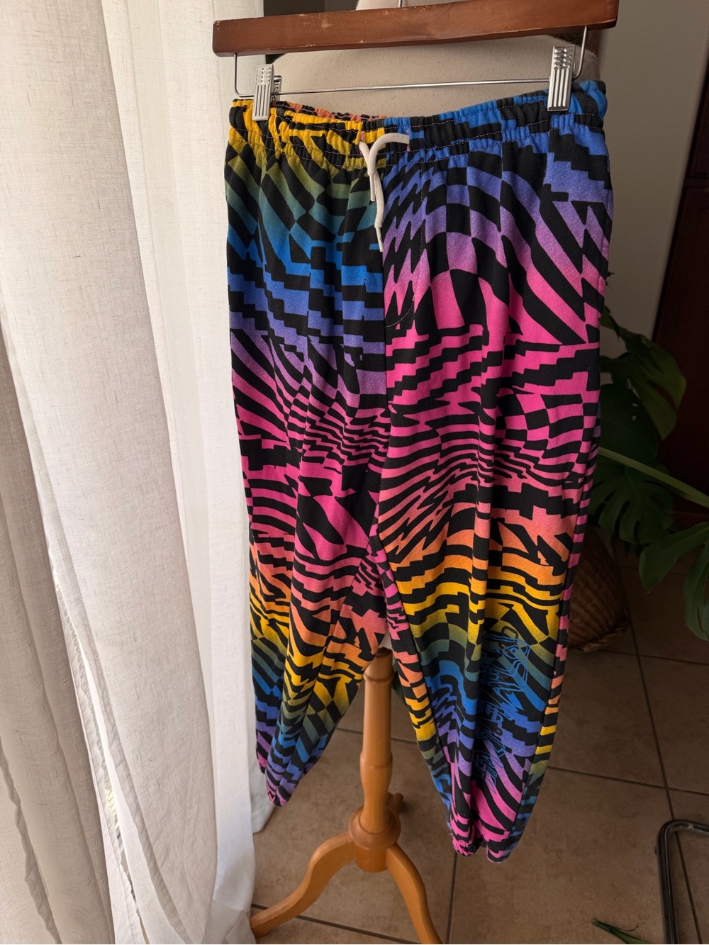 Quiksilver Boys Rainbow Graphic Jogger Sweatpants Size 12 Medium
